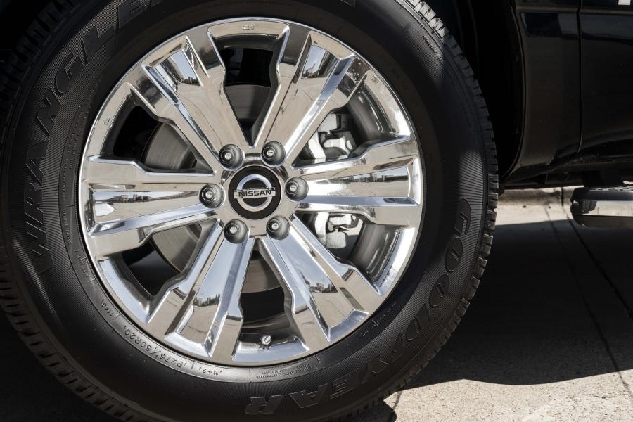Колеса Nissan Texas Titan Crew Cab 2016 года  (фото 15 из 20)